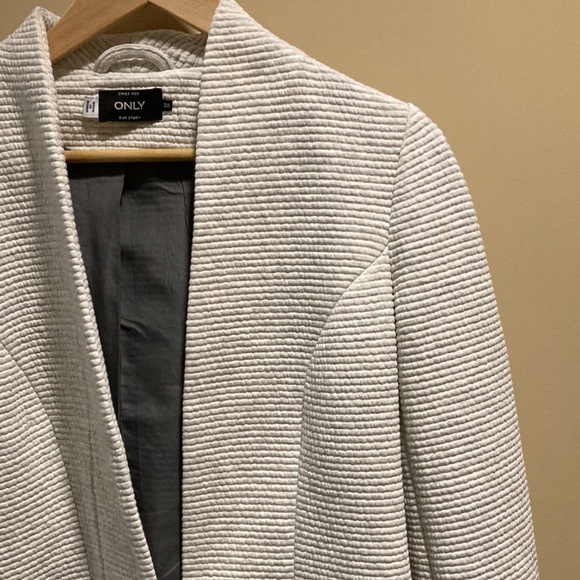 Only cropped open jacket - Picture 3 of 6